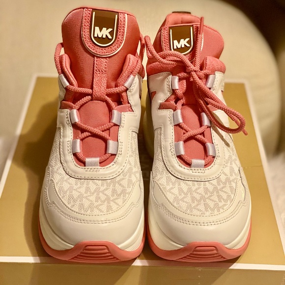 Olimpya Trainer MK SIG SEMI LUX SM Size 8 new Tea Rose Color MICHAEL KORS - Picture 2 of 4